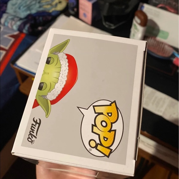Funko Pop Star Wars: Holiday - Santa Yoda #277 - Picture 5 of 6